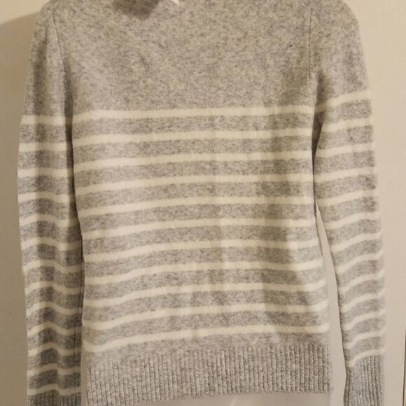 J crew striped V-neck cardigan sweater  extra soft  yarn Size XS - Picture 3 of 7